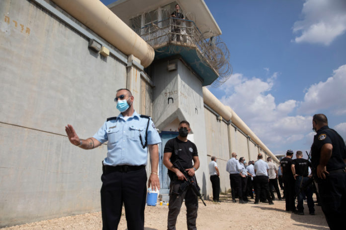 Israeli police nab four, Jail break: Palestinian prisoners