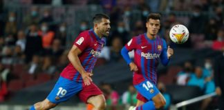 Agüero debuts as Barcelona romp