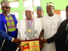 Ganduje, Others Honour Oba Yoruba As He Bags Award in Ibadan
