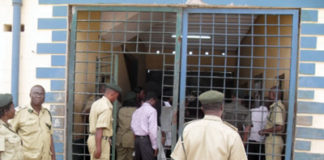 Police arrest 8 fleeing inmates after attack on Jos Prison, 837 inmates escaped from Oyo prison, 262 recaptured